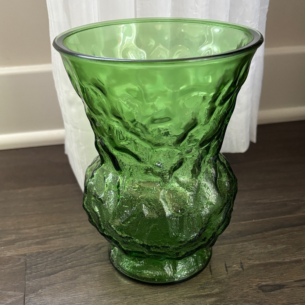 EO Brody Co, Emerald Green Crinkle Glass Flower vintage vase Cleveland,Ohio 8x6”